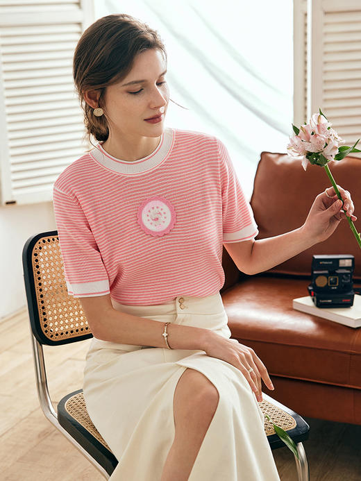 OLrain欧芮儿法式粉色条纹针织衫女夏季2023新款撞色钉珠冰爽上衣 商品图1