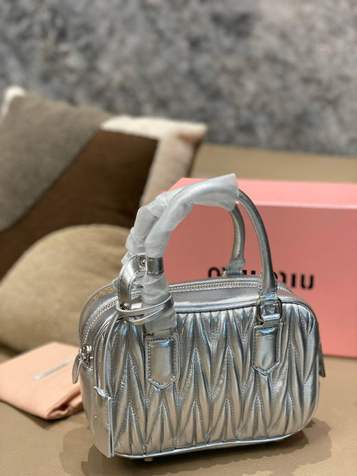 299包邮🉐️
升级品质出 〰️
Miu保龄球包 商品图5