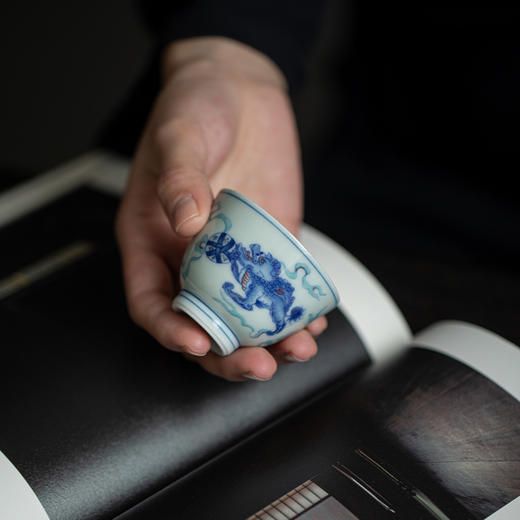 仿古12号品杯 青花团凤/ 青花狮子滚雪球 / 古彩狮子滚绣球 茶杯品茗杯大号 主人杯 个人陶瓷茶具 商品图4