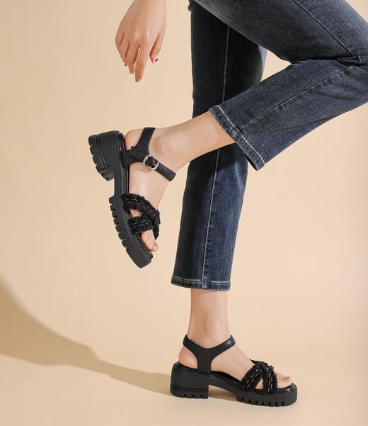 西村名物2023夏季新款平底凉鞋女法式一字带休闲沙滩凉拖23461 商品图1