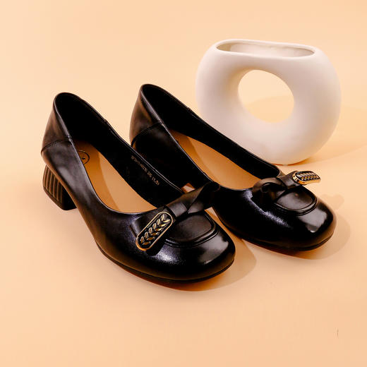 Safiya/索菲娅2023秋季新款真皮粗跟休闲麦穗蝴蝶结软底粗跟浅口单鞋SF33111402 商品图1