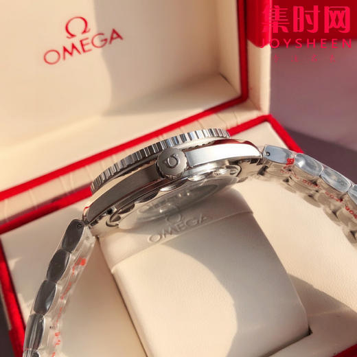 OMEGA欧米茄海马系列600米 海洋宇宙“深海之黑”潜水男士机械腕表
机芯：搭载进口西铁城 商品图6