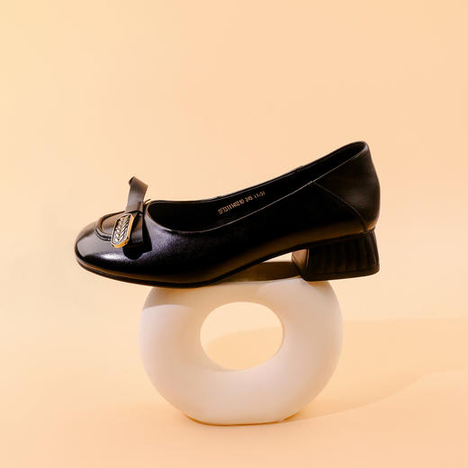 Safiya/索菲娅2023秋季新款真皮粗跟休闲麦穗蝴蝶结软底粗跟浅口单鞋SF33111402 商品图2