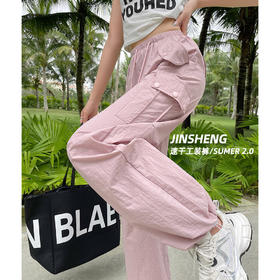 【时尚小个子女生必备！】高腰设计修饰身材，阔腿舒适随性。灰粉色营造青春活力，美式运动裤加速干燥，适合春夏秋三季穿着。让你成为人群中的焦点，值得拥有！