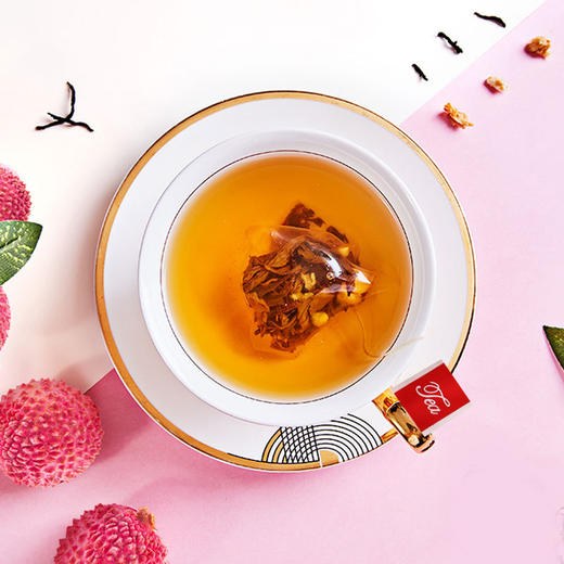 【夏季花果茶 荔枝红茶10包水果茶三角包独立包装】 口感鲜美。每个三角包独立包装，方便携带，茶中含有丰富的维生素和抗氧化剂，帮助保持健康。水果茶的清爽口感，让你在炎炎夏日中享受清凉。 商品图2