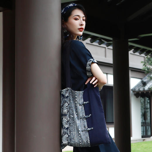 古韵留香碎花盘扣手提包 | 大容量百搭  商品图3