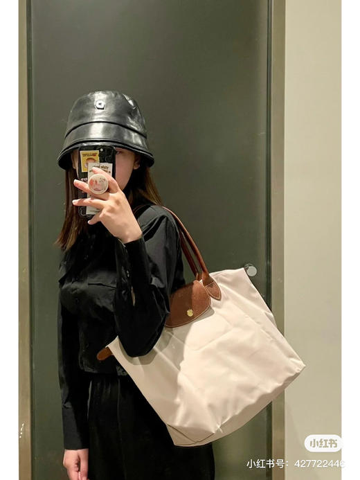 纸张白大号，代购级别珑骧秒杀 ‼️
原价💰299 现在半价198包邮 ‼️ 商品图0