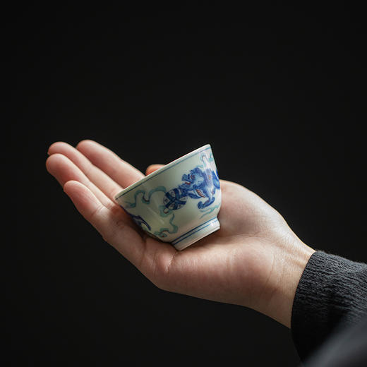 仿古12号品杯 青花团凤/ 青花狮子滚雪球 / 古彩狮子滚绣球 茶杯品茗杯大号 主人杯 个人陶瓷茶具 商品图1