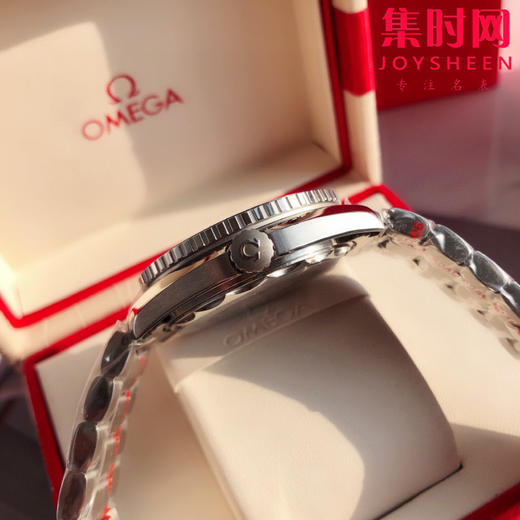 OMEGA欧米茄海马系列600米 海洋宇宙“四分之一红”潜水男士机械腕表
机芯：搭载进口西铁城 商品图6