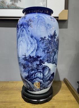 青花春溪濯足赏瓶