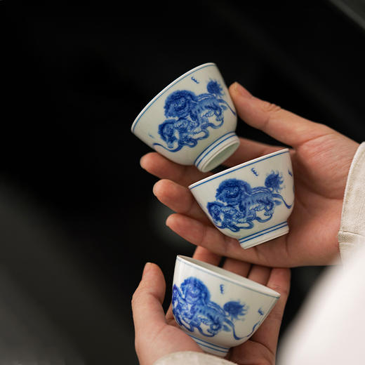 仿古12号品杯 青花团凤/ 青花狮子滚雪球 / 古彩狮子滚绣球 茶杯品茗杯大号 主人杯 个人陶瓷茶具 商品图6