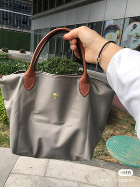 斑鸠灰小号，代购级别珑骧秒杀 ‼️
原价💰299 现在半价198包邮 ‼️