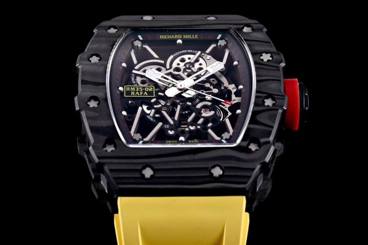 kv厂理查德米尔RM035碳纤维系列表款-最“豪”的奢侈腕表