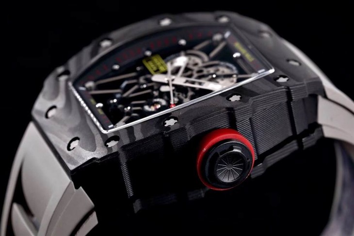 kv厂理查德米尔RM035碳纤维系列表款-最“豪”的奢侈腕表