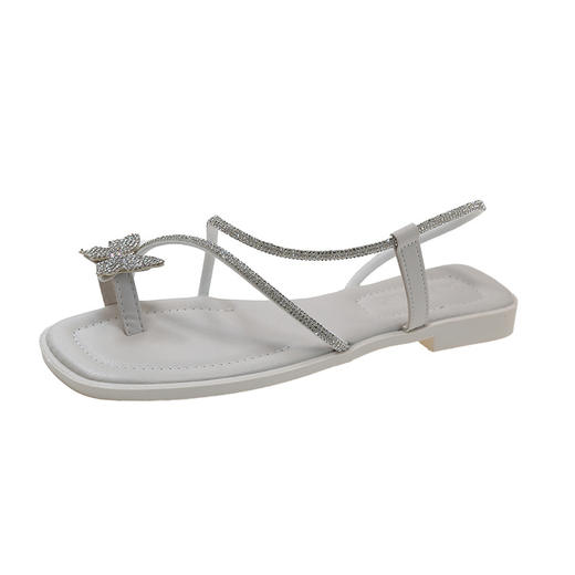 翩翩起舞，如蝴蝶般轻盈，这款夏季新款凉鞋既简约百搭又不失女人味，时尚潮流的代表。配上一字扣带，完美展现女性魅力，凉爽的同时还更显优雅！ 商品图6