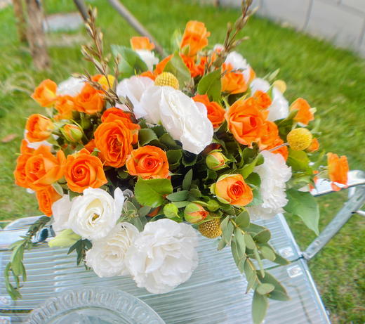 【落日与鲸】橙色芭比多头玫瑰5 白色洋桔梗8-10朵 黄金球5支 细尤加利叶1 商品图2