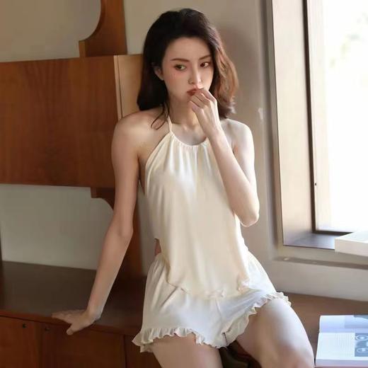 新款法式名媛纯欲风，独享夏日时尚。性感挂脖肚兜吊带短裤，曼妙曲线展露无遗。舒适宽松套装，低调奢华品质！ 商品图0