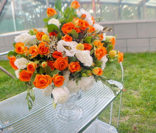 【落日与鲸】橙色芭比多头玫瑰5 白色洋桔梗8-10朵 黄金球5支 细尤加利叶1 商品图4