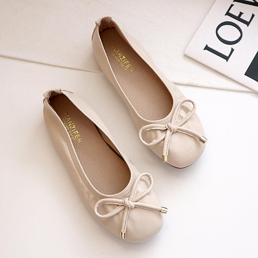 软底蝴蝶结奶奶鞋女，舒适轻便，透气性好，适合春夏穿着。扣子设计方便穿脱，平底方头设计时尚百搭。一脚蹬设计方便快捷，适合休闲和工作场合！ 商品图1