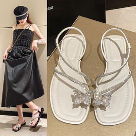 翩翩起舞，如蝴蝶般轻盈，这款夏季新款凉鞋既简约百搭又不失女人味，时尚潮流的代表。配上一字扣带，完美展现女性魅力，凉爽的同时还更显优雅！