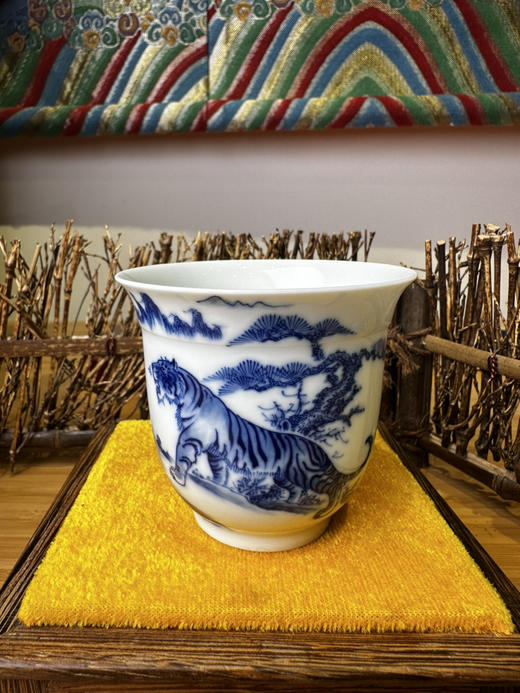 青花老虎手绘品杯 商品图0