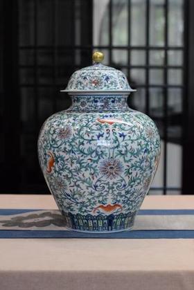 斗彩缠枝莲福纹将军罐