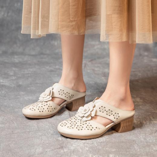 MLD-9917民族风粗高跟包头凉拖女夏牛皮镂空中年凉鞋舒适花朵拖鞋 商品图0