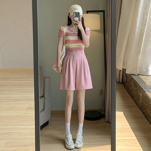 夏季必备短裤，西装风格带来精致感；宽松高腰设计显瘦，直筒裤型修饰身形；五分裤长度舒适随性，轻薄面料让你感受清凉舒适！ 商品图2