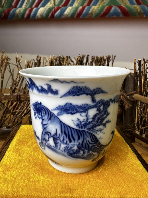 青花老虎手绘品杯 商品图1