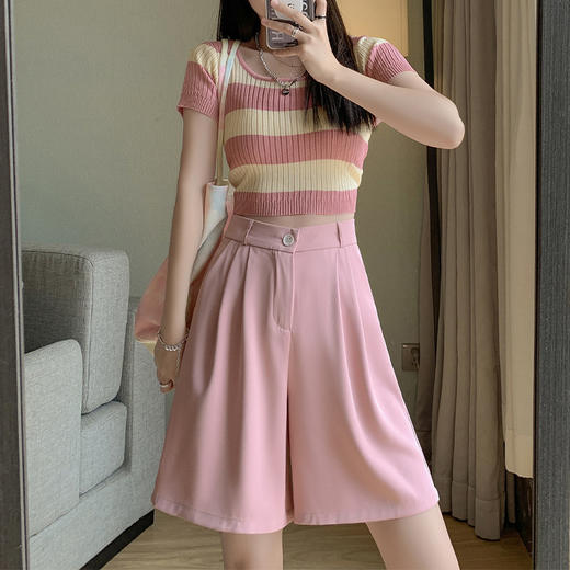 夏季必备短裤，西装风格带来精致感；宽松高腰设计显瘦，直筒裤型修饰身形；五分裤长度舒适随性，轻薄面料让你感受清凉舒适！ 商品图6