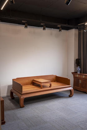 红桥红  家具严选  缅甸花梨（大果紫檀）  【205弯腿三围独板 罗汉床两件套 两拼】