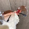 【镶钻水晶，晶莹剔透】不仅能防紫外线、防晒，还能让你散发独特的个性魅力。这款新款太阳镜女，是你韩版潮范儿选择！ 商品缩略图3