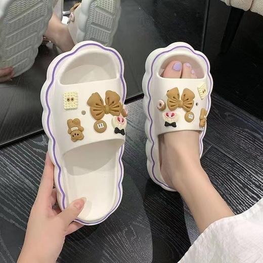新款云朵拖鞋女，厚底设计，穿着舒适，防滑耐磨，室内外通用。DIY个性设计，让你变得可爱又时尚！ 商品图0
