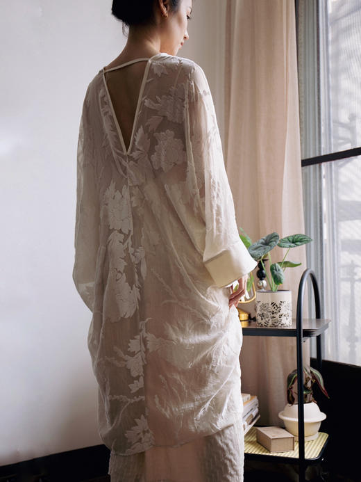 Viiolez｜Flowy Cardigan [丝绒提花露背外套] 商品图4