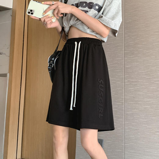 立夏之际，换上短裤，让你摆脱束缚，畅享百搭清爽。高腰设计，舒适贴身，阔腿款式，不拘一格。这款五分裤子女，给你更多的可能，展现女性自信与魅力！ 商品图4