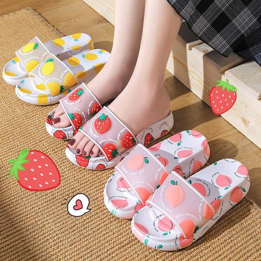 夏季新款凉拖鞋女士带着水果卡通的元素，时尚、可爱，让你成为室内外最闪亮的女王。而厚底设计不仅让你更加舒适，更能够展现出你的自信姿态！ 商品图0