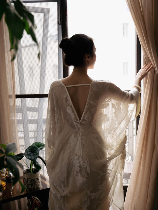Viiolez｜Flowy Cardigan [丝绒提花露背外套] 商品图1