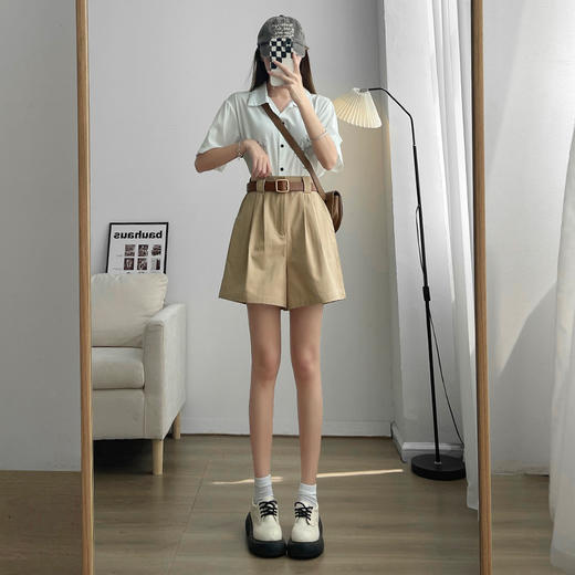 【宽松阔腿 舒适透气】夏季外穿的不二选择！卡其工装短裤女，高腰设计修身显瘦，五分中裤长度，休闲直筒剪裁，让你尽情展现自我风采。 商品图4