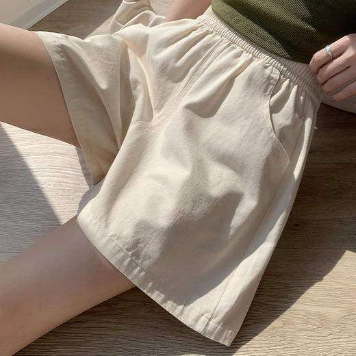 夏日必备！时尚百搭的美式休闲短裤，宽松高腰设计，穿起来舒适自在，特别是阔腿裤的设计，更加显瘦显高，让你拥有完美的身材比例。不论是逛街还是度假，都是美丽的选择！ 商品图1