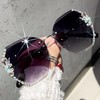 【镶钻水晶，晶莹剔透】不仅能防紫外线、防晒，还能让你散发独特的个性魅力。这款新款太阳镜女，是你韩版潮范儿选择！ 商品缩略图4