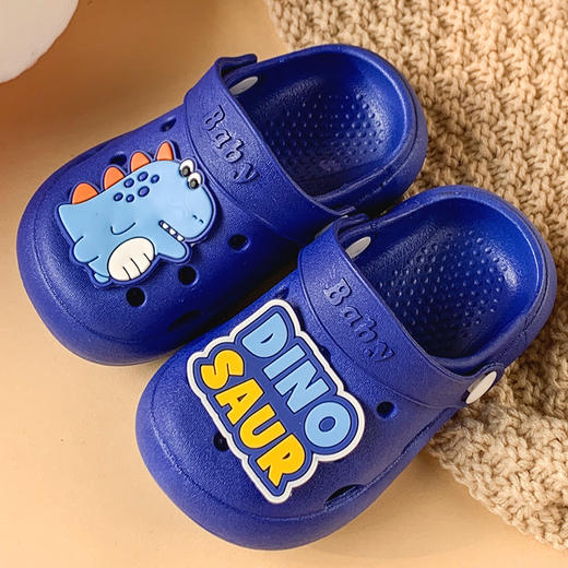新款儿童卡通洞洞鞋，可爱恐龙图案，包头防滑，既适合沙滩穿着，也适合室内凉拖。男童女童都可以穿着，让孩子们更加活泼可爱；为孩子的玩乐安全护航！ 商品图4