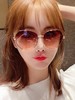 新款女士墨镜，别样魅力，街头必备。ins网红同款，时尚指南，引领潮流。偏光太阳镜，护眼神器，舒适无压力。快手韩版设计，个性十足，让你成为万众瞩目的焦点 商品缩略图3