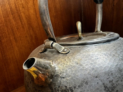 32000池田荣山云波纹银壶 商品图4