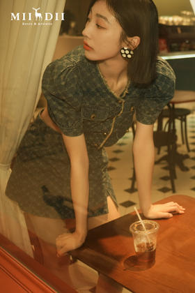 牛仔蓝，是初夏的第一口冰淇淋