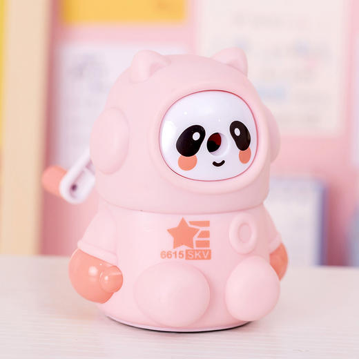 【卡通冰熊猫卷笔刀学生文具用品】手摇削笔器儿童礼物单孔转笔刀，手摇削笔器，轻松修削铅芯。卡通熊猫造型，逗趣可爱，为孩子们的学习生活增添趣味 商品图6