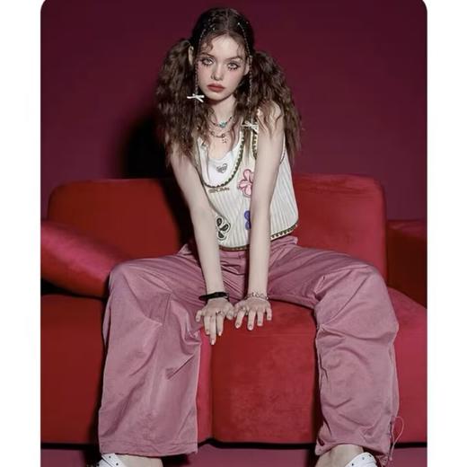 黛唯梵【冰丝撞色背心】CHIC辣妹撞色花边立体装饰设计感吊带背心女无袖上衣。新品上新，优雅时尚，舒适透气，尽显女性柔美身姿。 商品图1