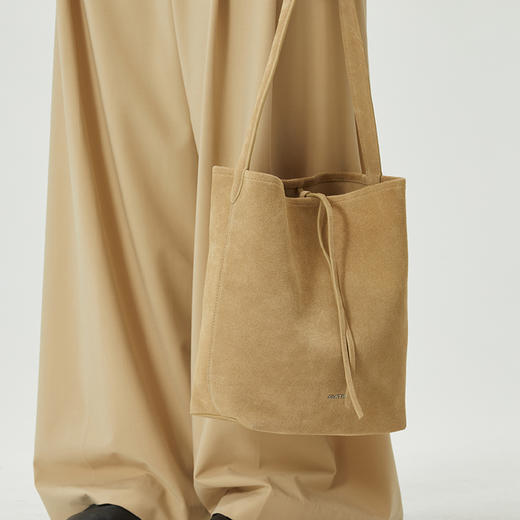 西木汀 留兰冰咖 磨砂牛皮手提水桶包女夏大容量单肩腋下包包 商品图4