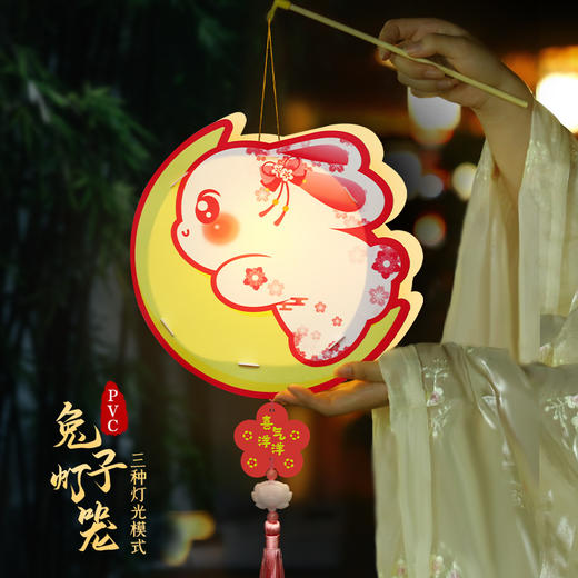 黛唯梵【兔子手提灯笼】让儿童品尝节的传统活动。独特的PVC材料和创意的手工制作，让这款新品成为孩子们眼中的奇妙世界。 商品图1