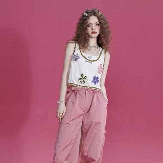 黛唯梵【冰丝撞色背心】CHIC辣妹撞色花边立体装饰设计感吊带背心女无袖上衣。新品上新，优雅时尚，舒适透气，尽显女性柔美身姿。 商品图3