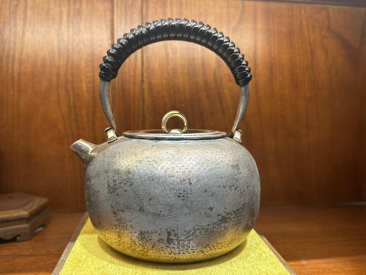 32000池田荣山云波纹银壶 商品图1